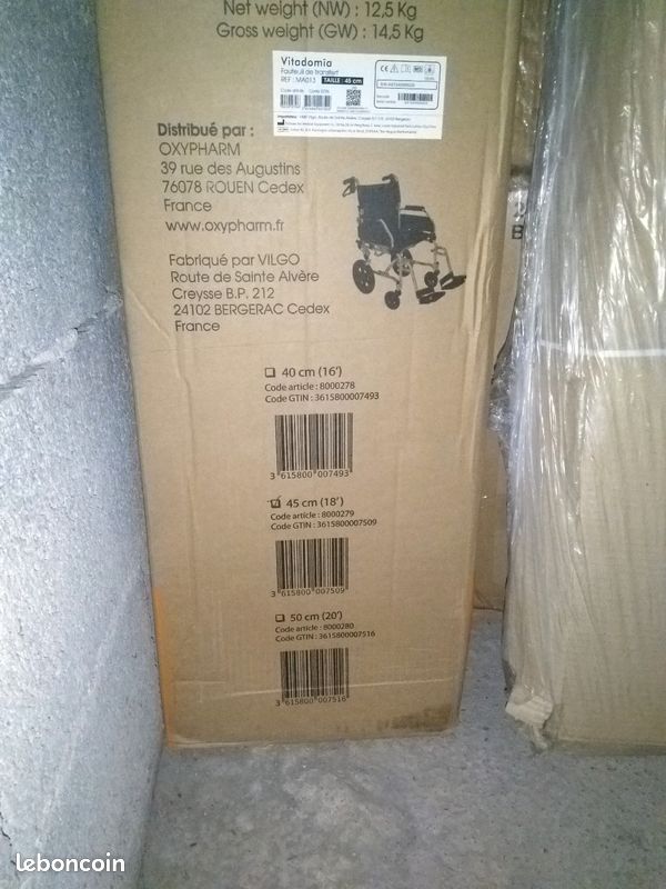 Fauteuil roulant de transfert Vilgo 45cm (18') Vitadomia MA013 T45, neuf, jamais déballé, encore emballé dans son carton (image 2)