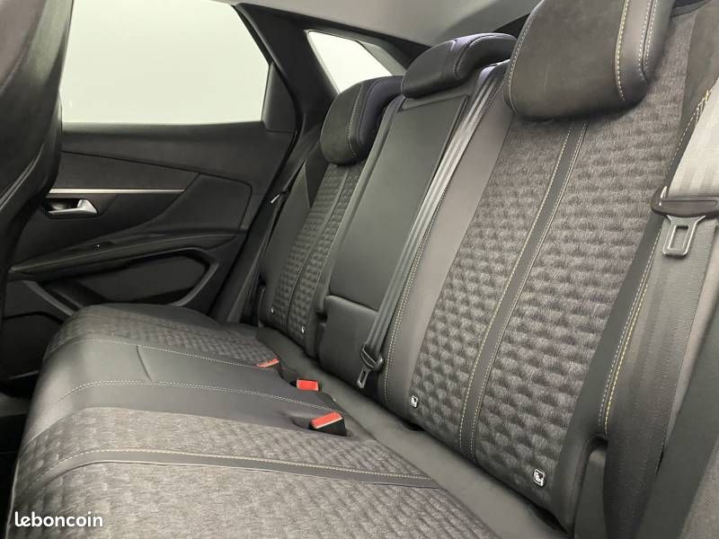 Peugeot 3008 Hybrid 225 e-EAT8 Roadtrip (image 15)