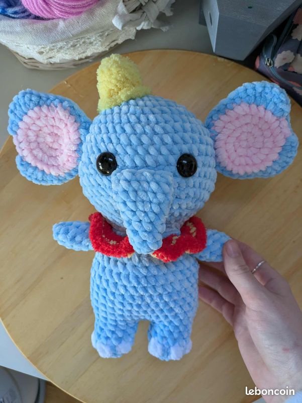 Dumbo éléphant doudou très doux, en peluche fait main au crochet, amigurumi, neuf 24 cm (image 3)