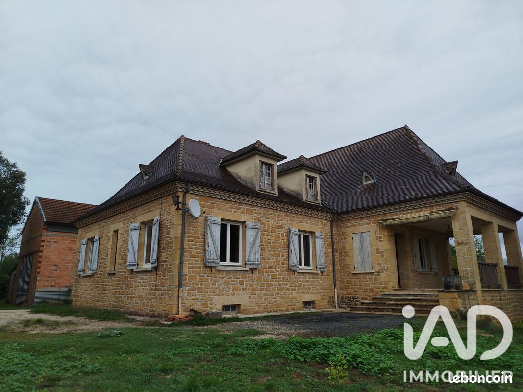 Maison 4 pièces 122 m² · à Carlux · 122 m² · 180 000 €