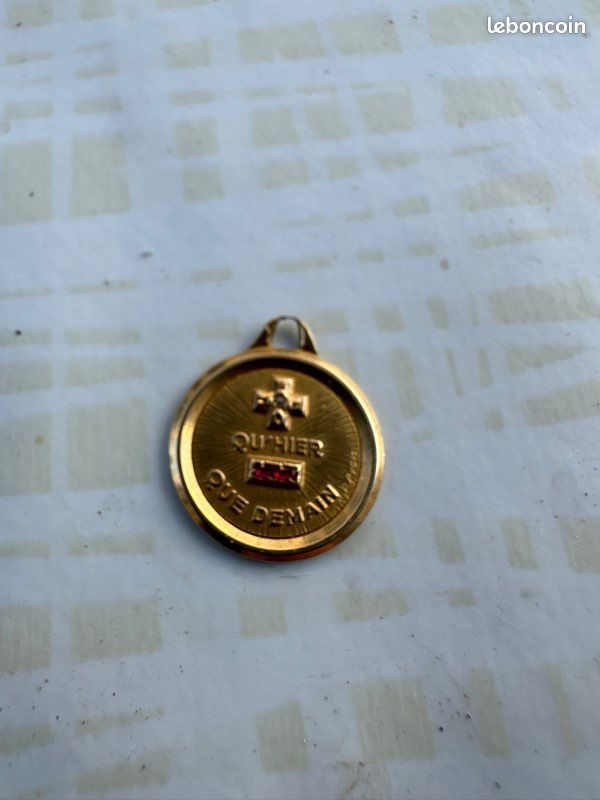 Vends médaille amour (image 2)