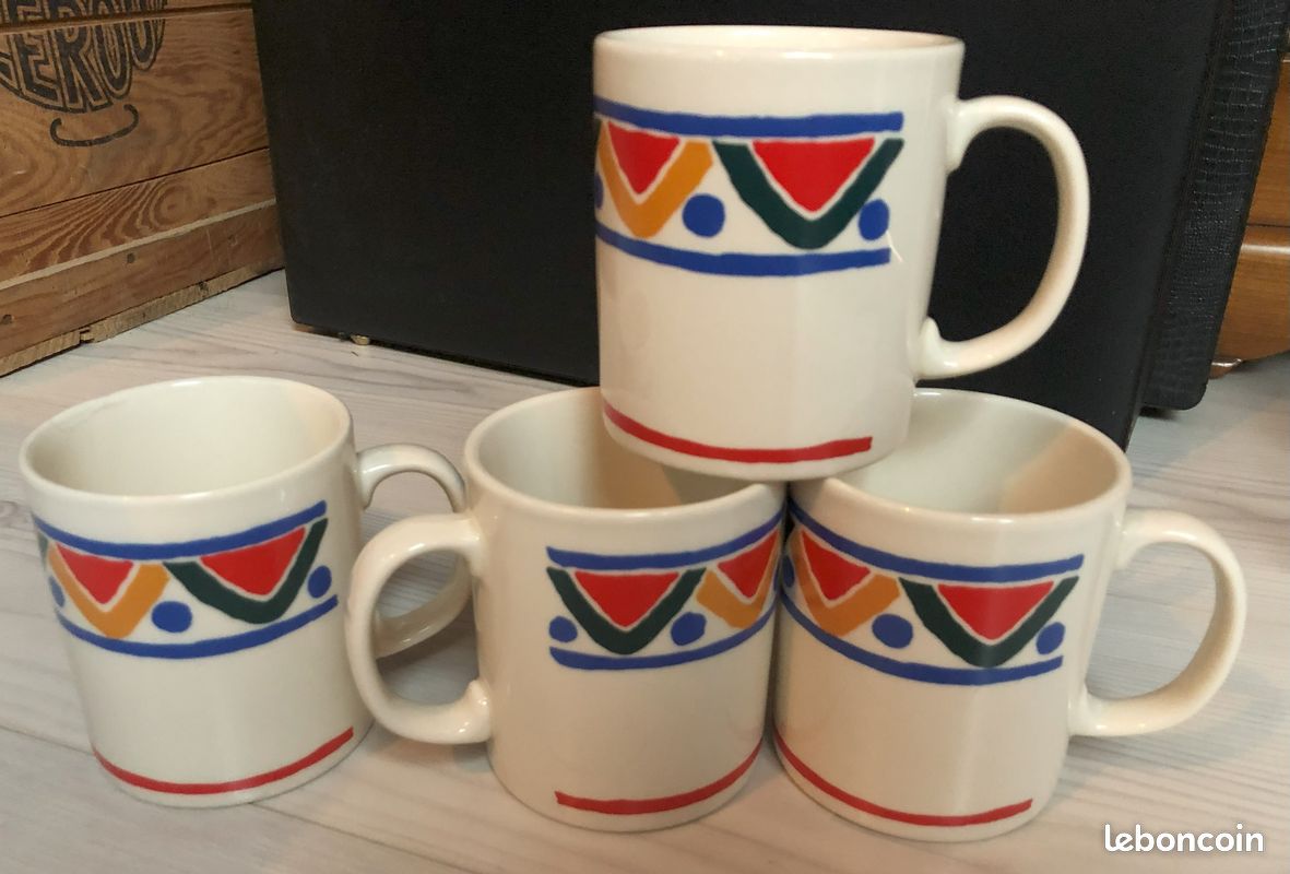 A choisir parmi mugs années 70 MOBIL décor géométrique coloré (image 1)