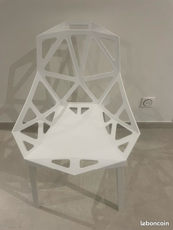 Chaise design blanche (image 1)