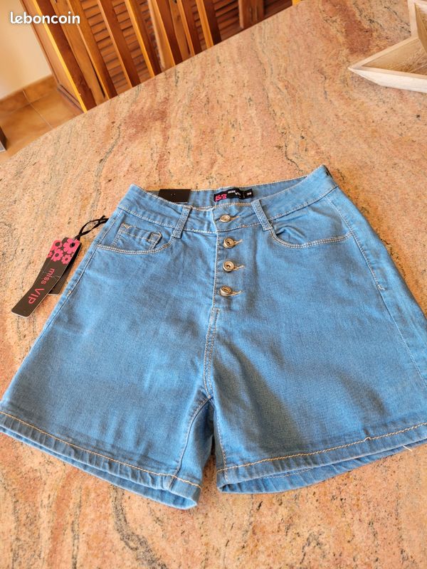 Short En Jean Denim Élégant Avec Patte De Boutonnage - Taille S, Occasion Très Bon État