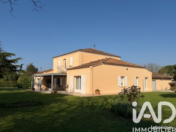 Maison 8 pièces 255 m²