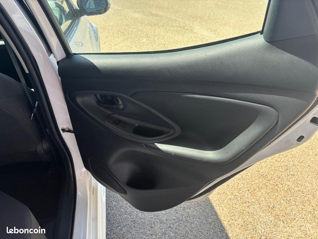 Toyota Yaris 120 VVT-i Dynamic Business 5p MC24 (image 6)