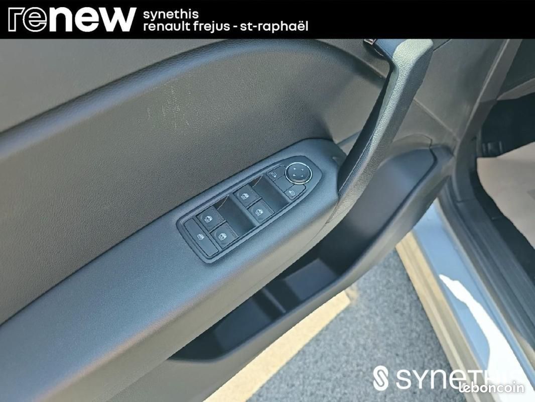 Renault Captur E-Tech 145 - 21 Zen (image 14)