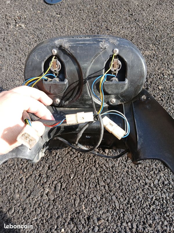 Phare arrière, bavette arrière, feu arrière avec clignotants et faisceau d'origine pour Aprilia SR 50 2T refroidissement à air de 2001 et autres comme Ditech... (image 2)