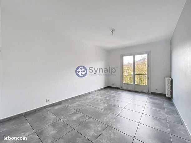 https://img.leboncoin.fr/api/v1/lbcpb1/images/b2/17/38/b21738b01b40e660ef9bccd3687807a41e187bcf.jpg?rule=ad-image
