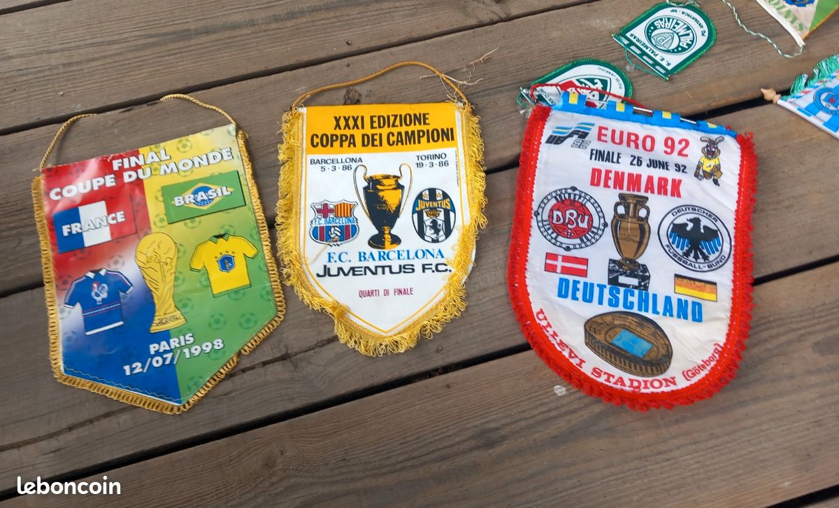 Collection De 47 Fanions De Football - Multicolores - Divers Clubs