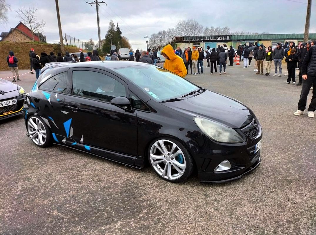 Opel corsa D OPC - Voitures