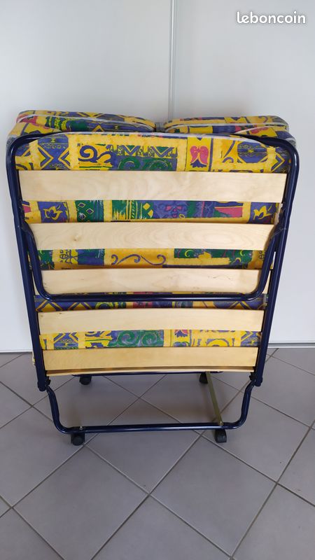 Lit d'appoint pliant avec matelas (image 1)