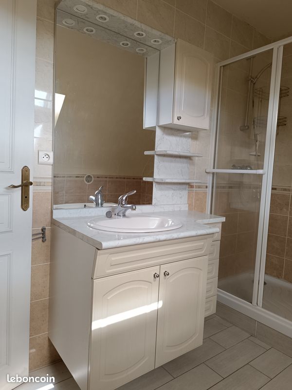 Salle de bain gratuite (image 1)
