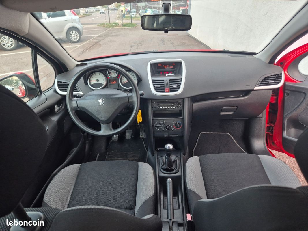 Peugeot 207 1.4 75 cv Urban Move (image 3)