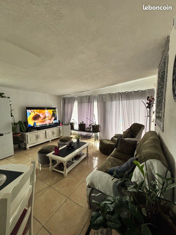 Location grand studio (image 2)