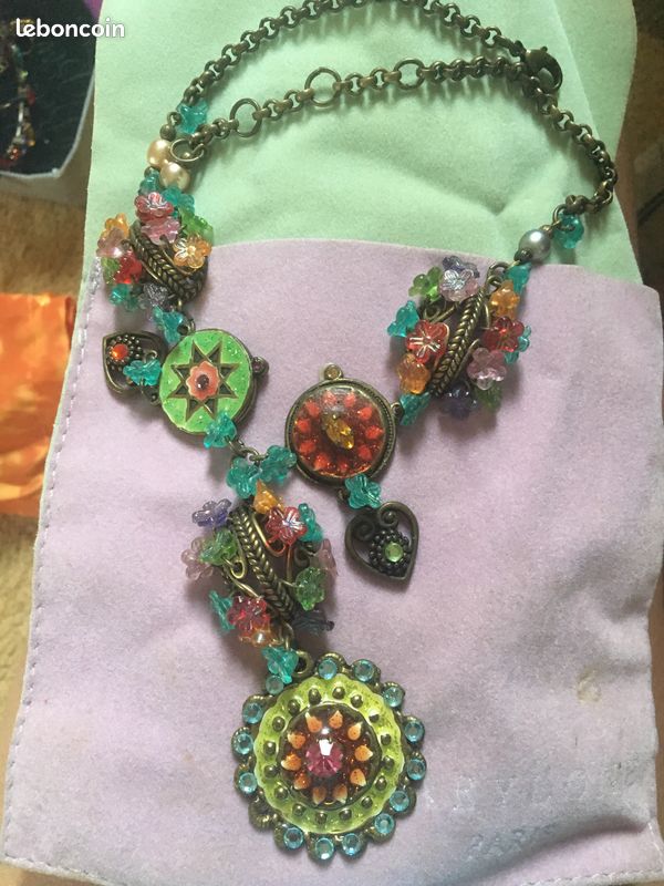 Collier raz du cou (image 1)