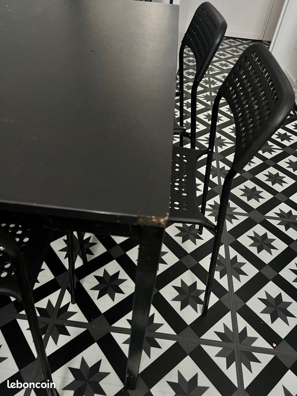 Table de cuisine IKEA avec 4 chaises (image 3)