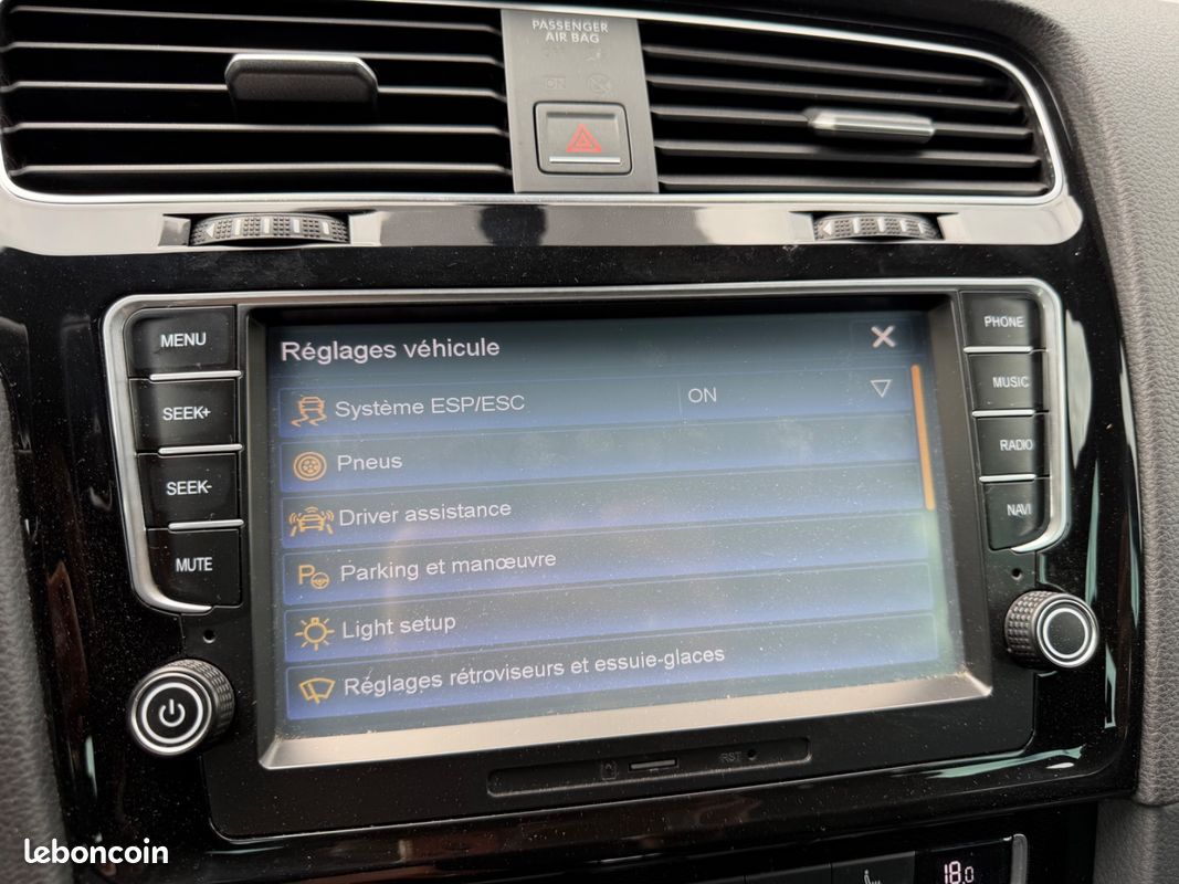 VOLKSWAGEN GOLF 7 GTI 2.0 TSI 220ch DSG6 - Sièges Chauffants / Carnet d'entretien - (image 22)
