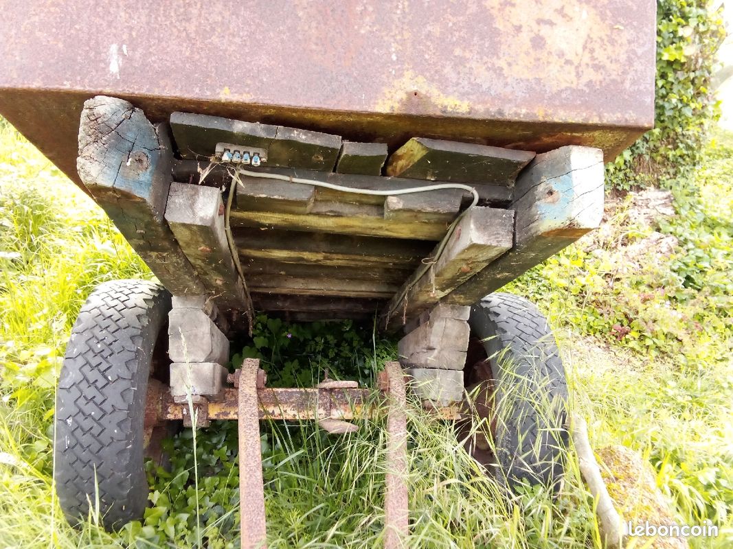 Tombereau remorque benne 2m40 x 1m40 pour bois - Matériel agricole