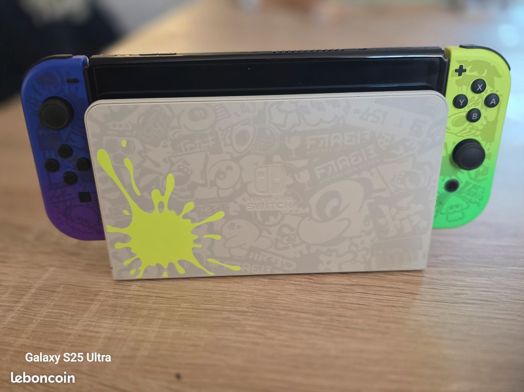 Console Switch oled édition splatoon 3. . Toute neuve. Jamais utilisée. . Avec animal crossing. Manette pour Switch. Trousse de transport et protection (image 9)