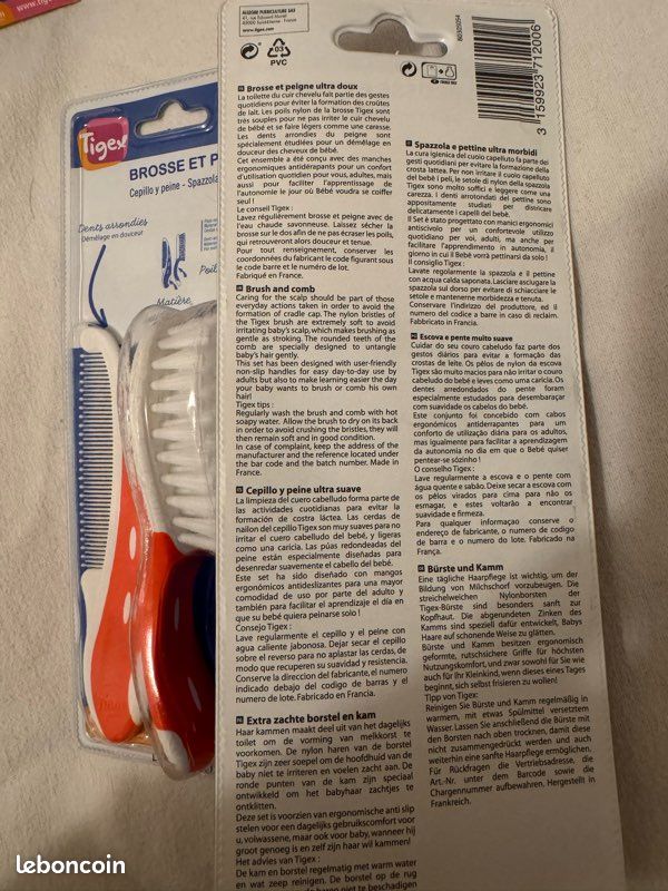 Brosse et peigne neufs pour bébé (image 2)