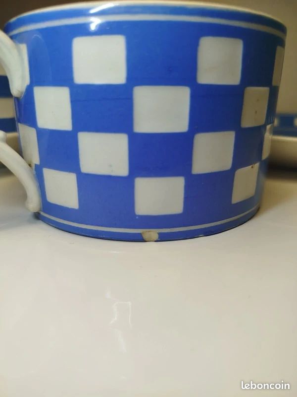 2 tasses anciennes Digoin Sarreguemines Art déco, damier bleu et blanc (image 4)