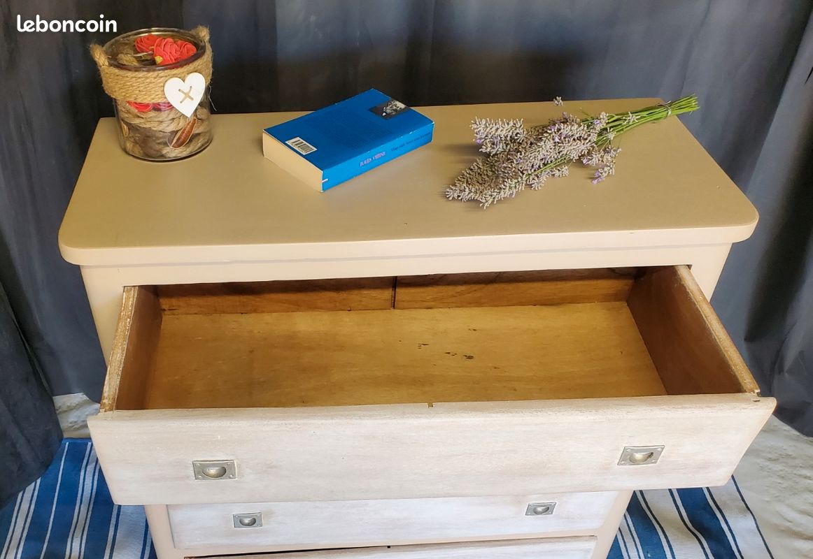Commode (image 2)