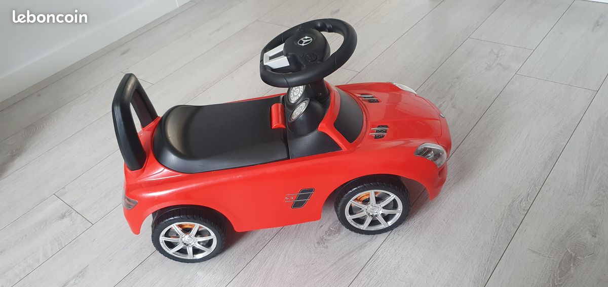 Voiture Mercedez Benz à pousser par pieds (image 5)