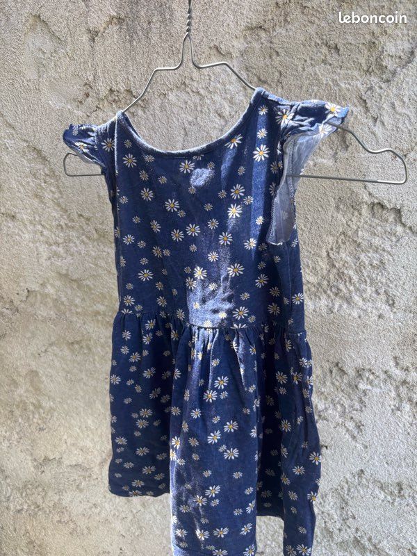 Robe enfant bleue motifs marguerites (image 3)