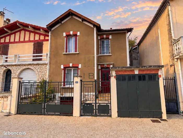 Maison 6 pièces 146 m² · à Agen · 146 m² · 1 350 €/mois