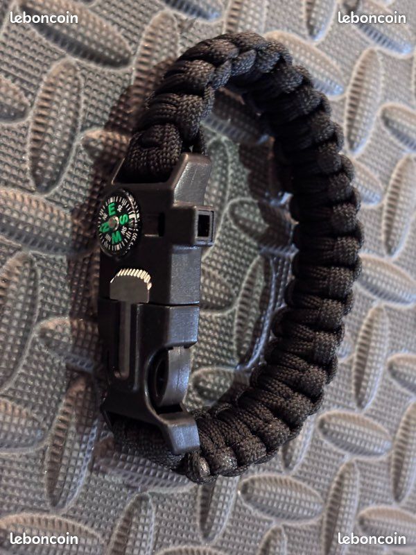 Flintronic Bracelet de Survie en Paracorde - Silex, Allume-Feu, Boussole, Sifflet, Mini Scie - Pour Plein Air