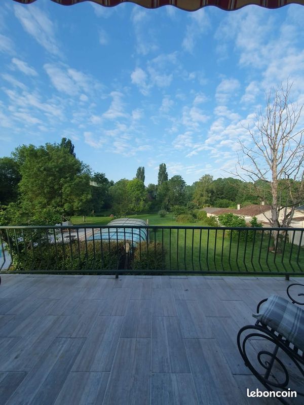 Maison 11 pièces 362 m² · à Saint-Jean-d'Angély · 362 m² · 350 000 €