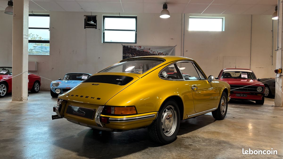 Porsche 911T 2.4 Gold METALLIC (image 3)
