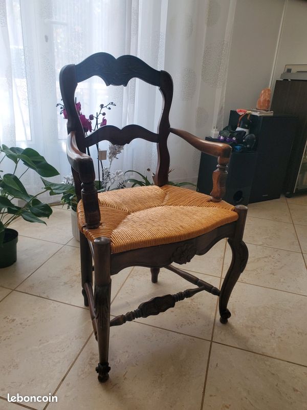 Fauteuil en noyer massif modèle crapaud (image 1)