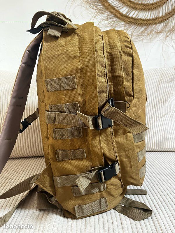 Sac à dos tactique 35-40L kaki – imperméable, MOLLE, robuste, randonnée / urbain (image 4)