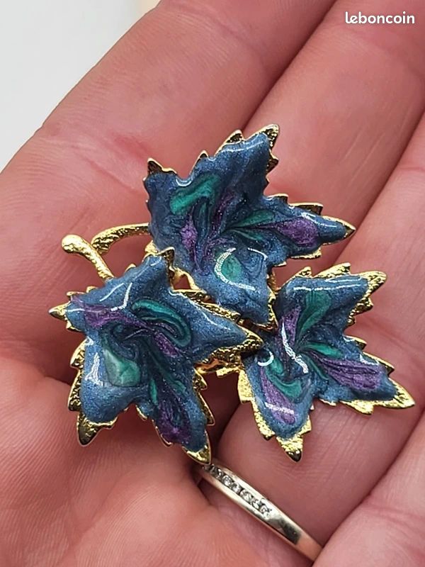 BELLE BROCHE PLAQUÉ or GAL deux fleurs et une feuille sur branche EUR 35,00 - FR