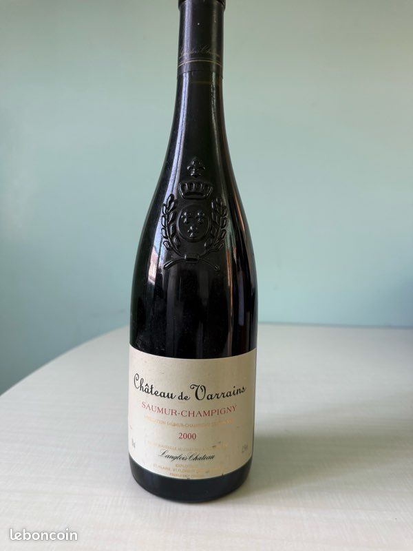 Cette bouteille de Château de Varrains 2000 est un vin rouge de l'appellation Saumur-Champigny, élaboré par Langlois-Château (image 1)
