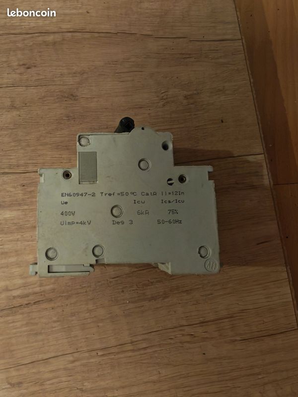 Disjoncteur modulaire triphasé + Neutre Schneider Electric DT40 D25 (3 pôles + N / 4 modules) (image 2)