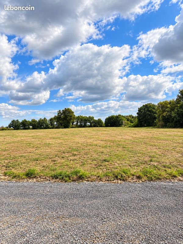 Terrain à bâtir de 383 m² à JOUE-SUR-ERDRE (44) · à Joué-sur-Erdre · 49 900 €