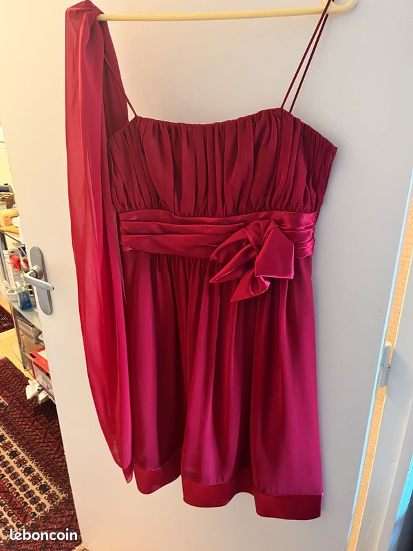 Robe cocktail rouge de la marque Fashion New York Très bon état (image 1)