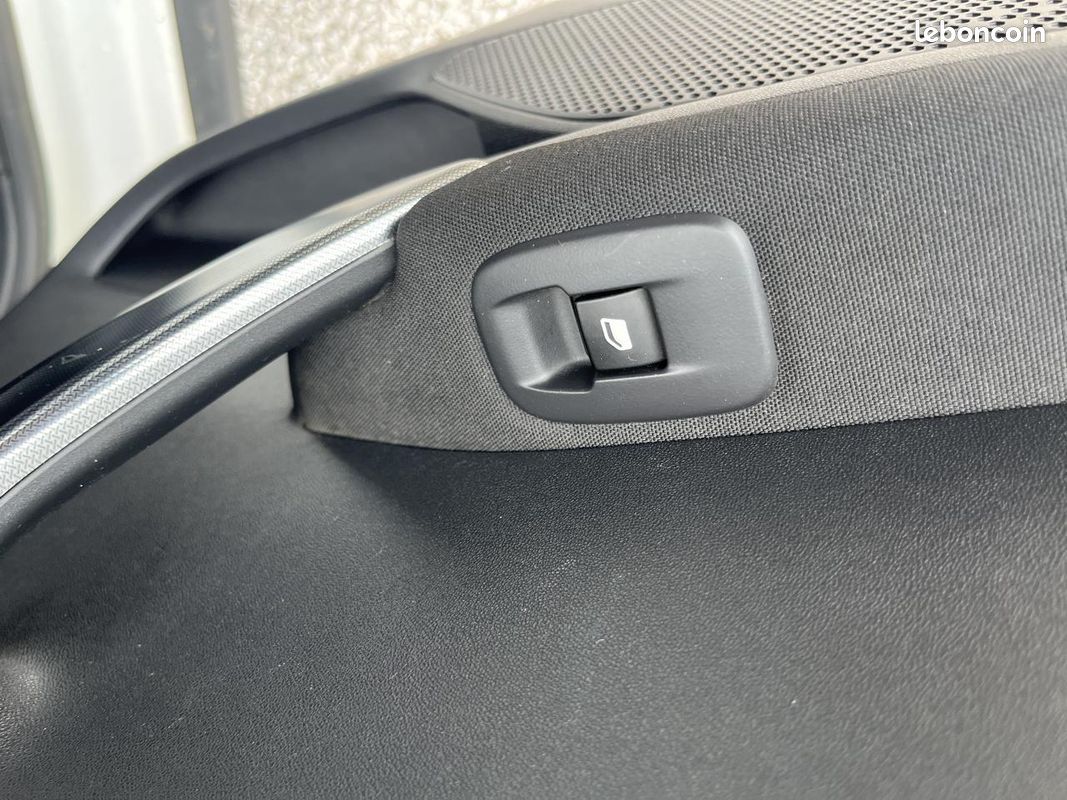 PEUGEOT 2008 1.6 e-HDi 92 CV Allure 1ERE MAIN/ CLIM AUTO / REGULATEUR /BLUETOOTH / RADAR (image 12)