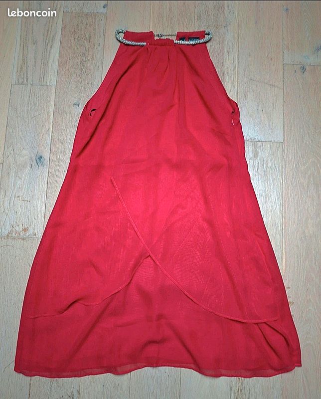 💃 Robe rouge chic avec col strass (image 1)
