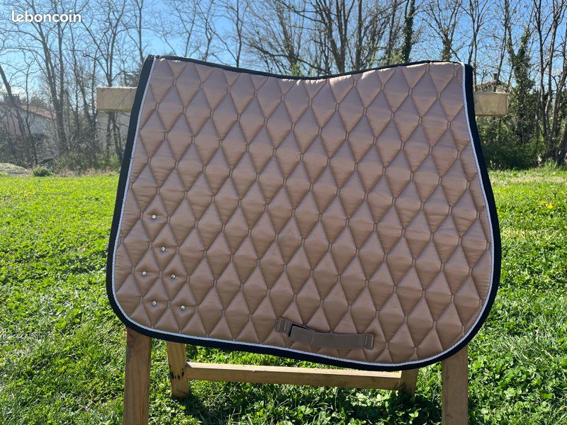 Tapis de selle rose à strass 15 (image 1)