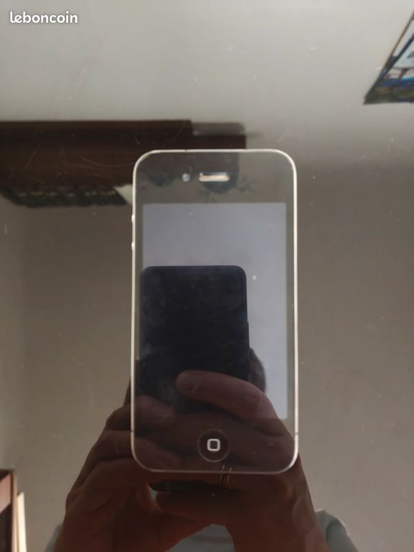 IPhone 4 - HS / Pour pièces ou collection (image 2)
