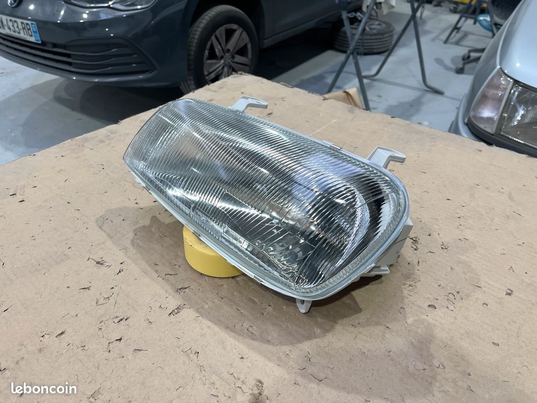Phare avant gauche TOYOTA RAV 4 année 2000 (image 3)