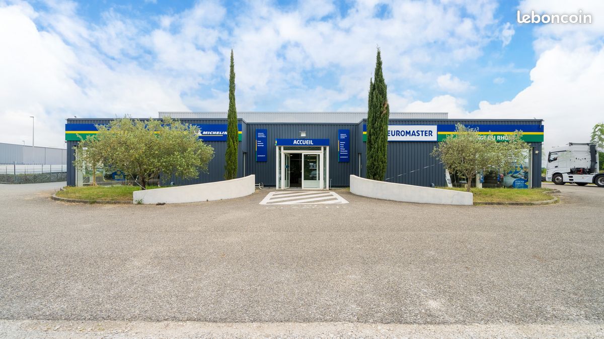 Garage automobiles spécialisé pneus VL et VI · à Bourg-Saint-Andéol · 100 000 €