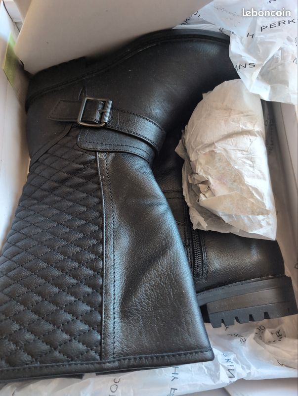 Paire de chaussures neuves (image 1)