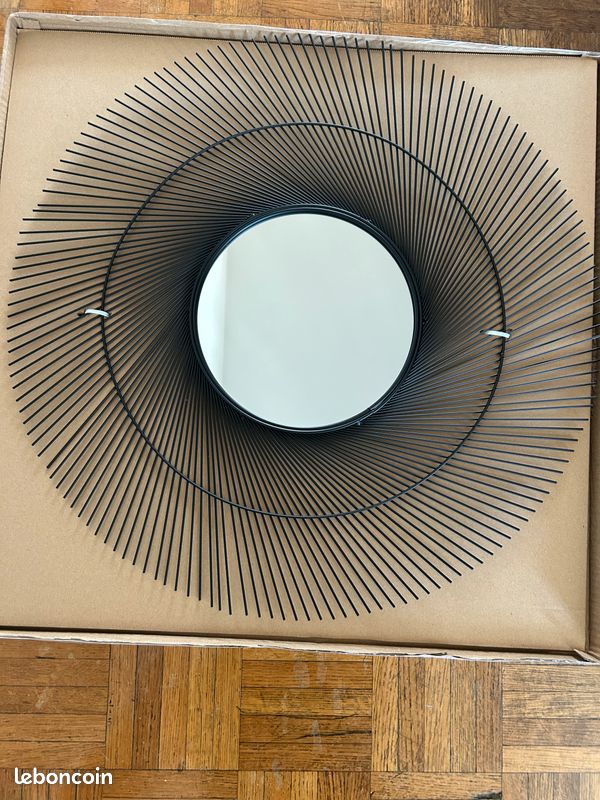 MIROIR METAL SOLEIL NOIR 55x55 cm (image 5)