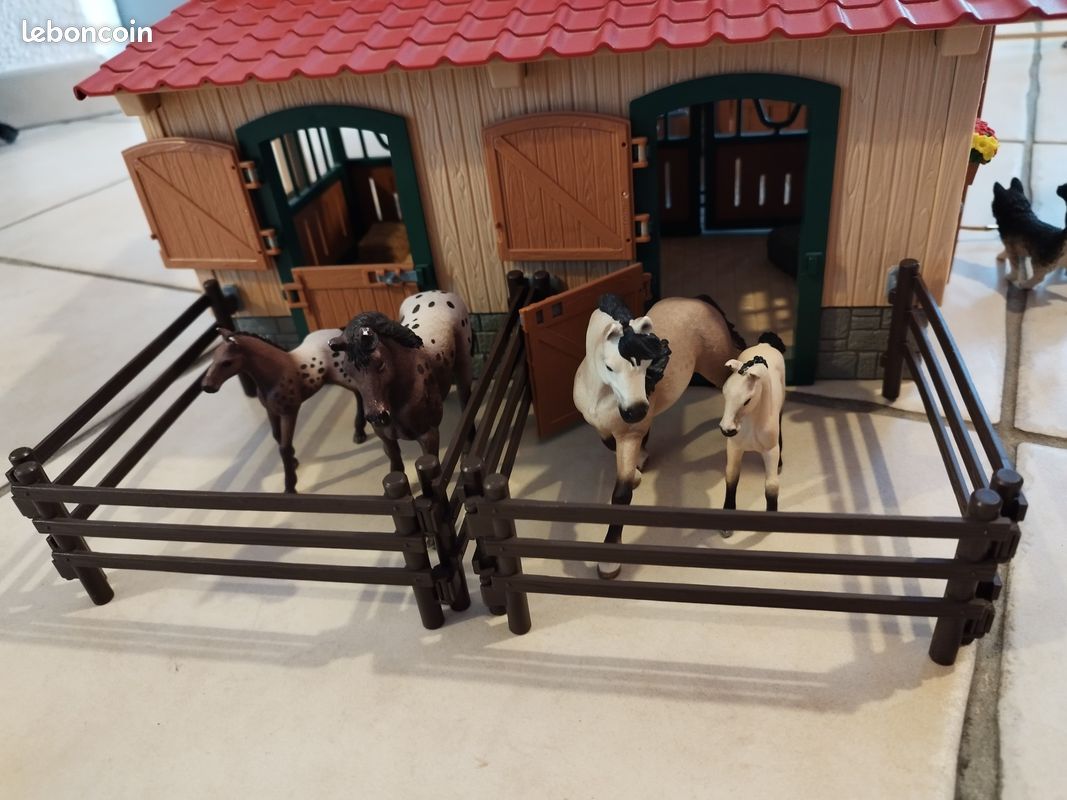 Écurie Ranch Schleich +pré pour chevaux avec portail+ course d'entraînement et d'agilité+ chevaux et poulains supplémentaires (image 12)