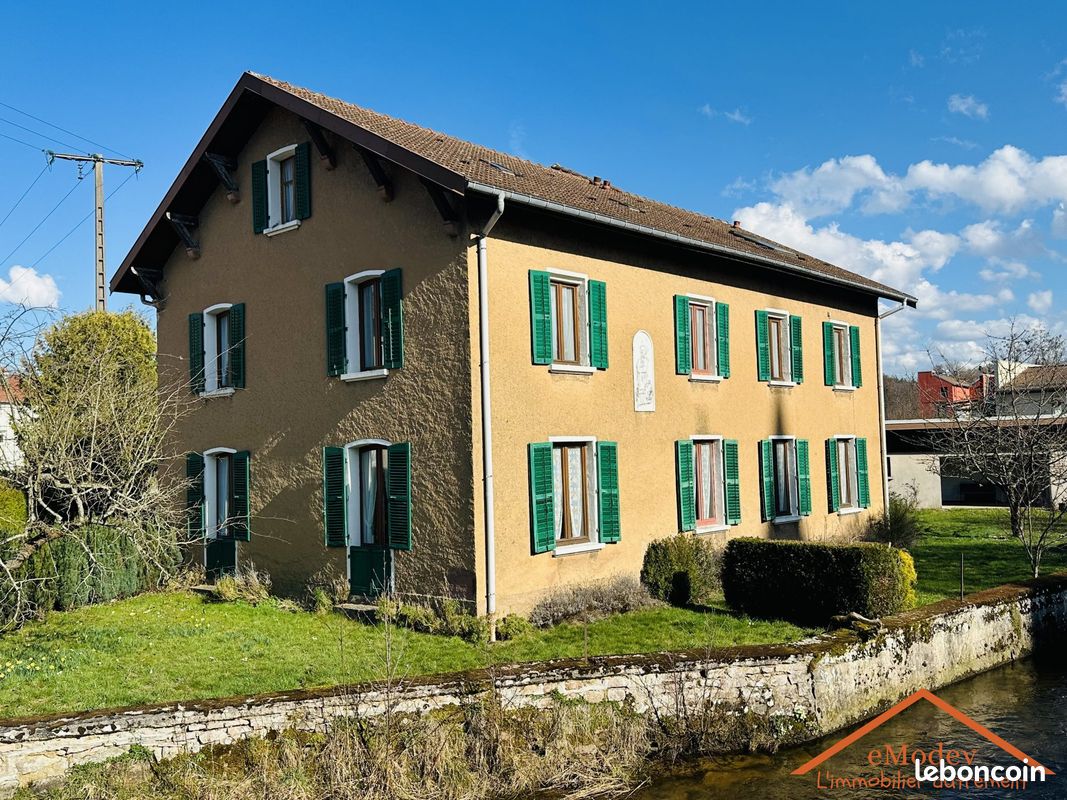 Maison 9 pièces 200 m² · à Docelles · 200 m² · 220 000 €